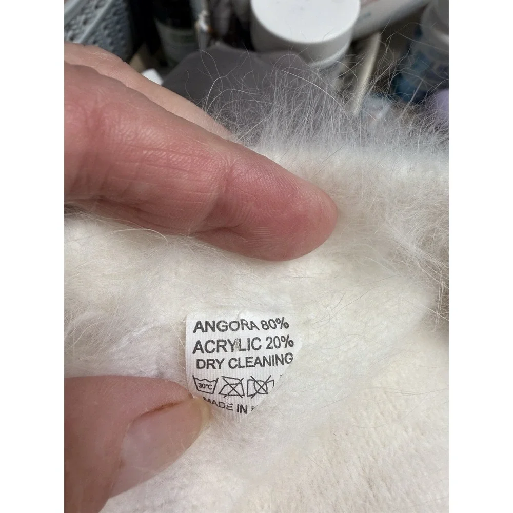 Vintage 80% Angora White Fuzzy Beret‎ Hat w/ Pom Pom Winter Cottagecore Luxury